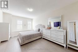 Large and bright principal bedroom - 