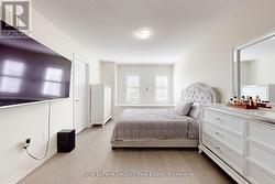 Walk in closet and private ensuite - 