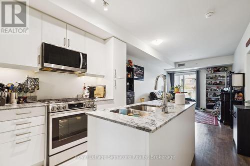102 - 17 Spooner Crescent, Collingwood, ON - Indoor Photo Showing Kitchen With Upgraded Kitchen