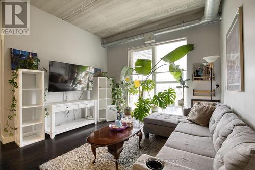 403 - 36 Regina Street N, Waterloo, ON - Indoor Photo Showing Living Room