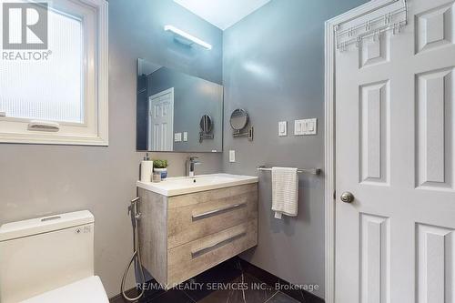1924 Balsam Avenue, Mississauga, ON - Indoor Photo Showing Bathroom