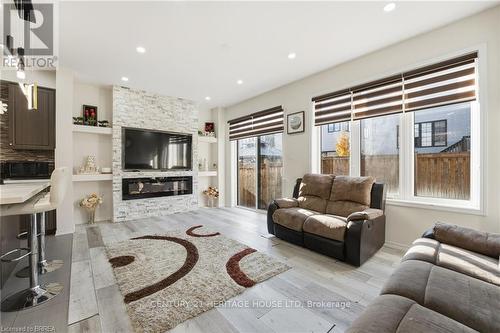 29 Arnold Marshall Boulevard, Haldimand, ON - Indoor Photo Showing Living Room