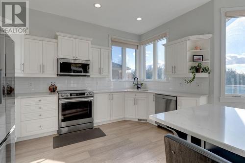 400 Second Avenue S, Sudbury, ON - Indoor Photo Showing Kitchen With Upgraded Kitchen