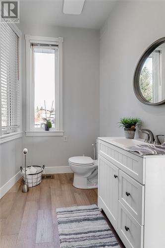 400 Second Avenue S, Sudbury, ON - Indoor Photo Showing Bathroom