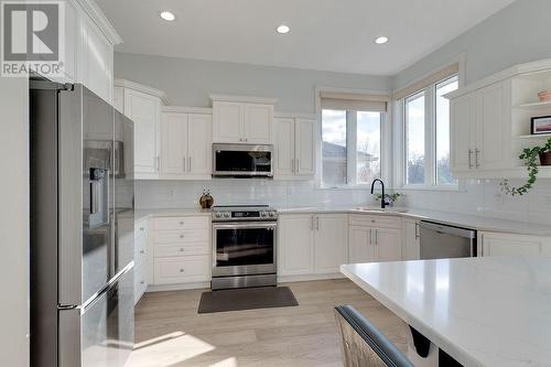 400 Second Avenue S, Sudbury, ON - Indoor Photo Showing Kitchen With Upgraded Kitchen