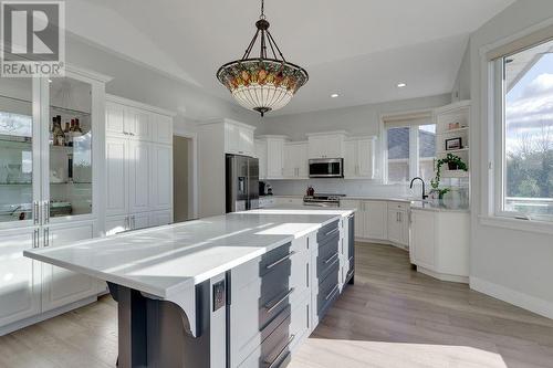 400 Second Avenue S, Sudbury, ON - Indoor Photo Showing Kitchen With Upgraded Kitchen