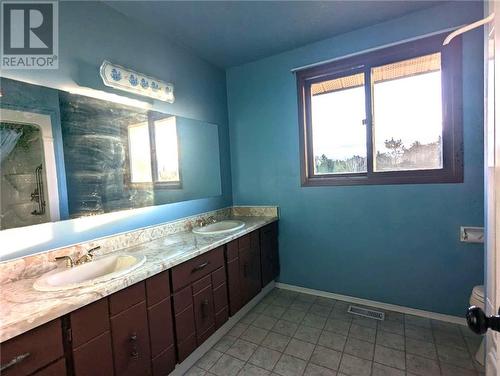 1424 Ramsey Lake, Sudbury, ON - Indoor Photo Showing Bathroom