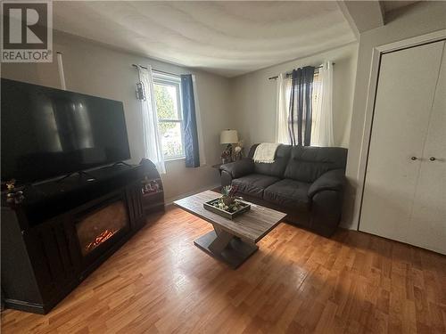 232-234 Nolin Street, Sudbury, ON - Indoor Photo Showing Living Room