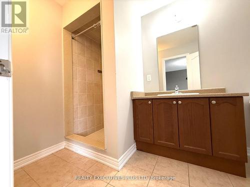 Upper - 88 Banbridge Crescent, Brampton, ON - Indoor Photo Showing Bathroom
