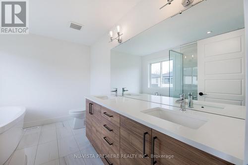 1689 Brayford Avenue, London South (South K), ON - Indoor Photo Showing Bathroom