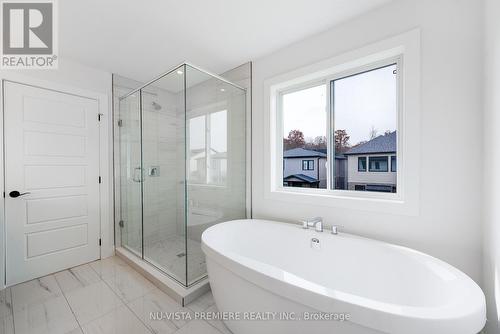 1689 Brayford Avenue, London South (South K), ON - Indoor Photo Showing Bathroom