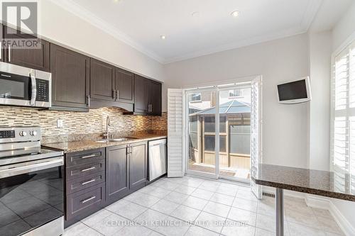 3601 Bala Drive, Mississauga, ON - Indoor Photo Showing Kitchen
