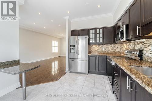 3601 Bala Drive, Mississauga, ON - Indoor Photo Showing Kitchen With Upgraded Kitchen