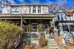 152 OAKCREST AVENUE  Toronto, ON M4C 1C1