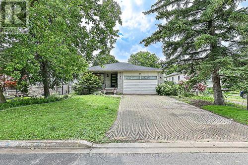 168 RUGGLES AVENUE  Richmond Hill, ON L4C 1Y4