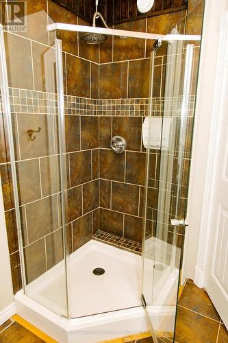 1040 Ski Ridge Trail, Dysart Et Al (Guilford), ON - Indoor Photo Showing Bathroom