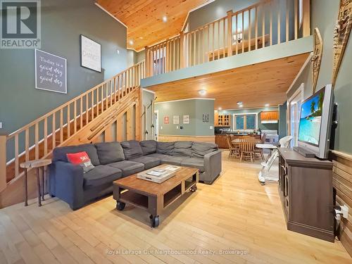 1040 Ski Ridge Trail, Dysart Et Al (Guilford), ON - Indoor