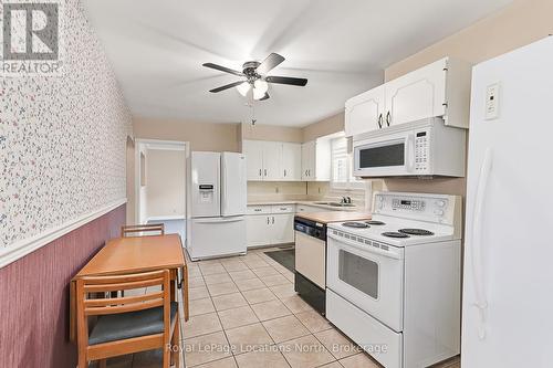 35 Walnut Street, Collingwood, ON - Indoor Photo Showing Kitchen