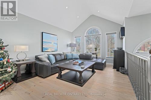 2 Janet Court, Halton Hills, ON - Indoor Photo Showing Living Room
