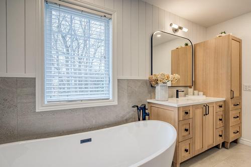 Salle de bains - 74 Rue Houle, Saint-Jean-Sur-Richelieu, QC - Indoor Photo Showing Bathroom