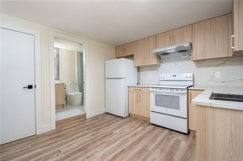 1579 Kenmore Rd, Saanich, BC 