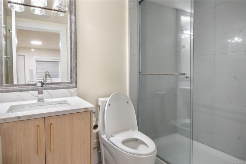 1579 Kenmore Rd, Saanich, BC 