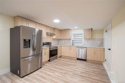 1579 Kenmore Rd, Saanich, BC 