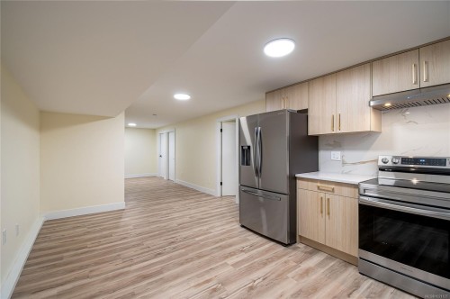 1579 Kenmore Rd, Saanich, BC 