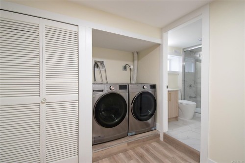 1579 Kenmore Rd, Saanich, BC 