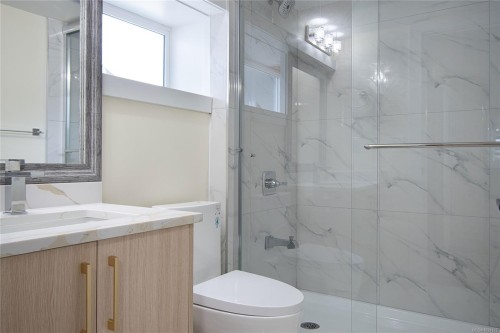 1579 Kenmore Rd, Saanich, BC 