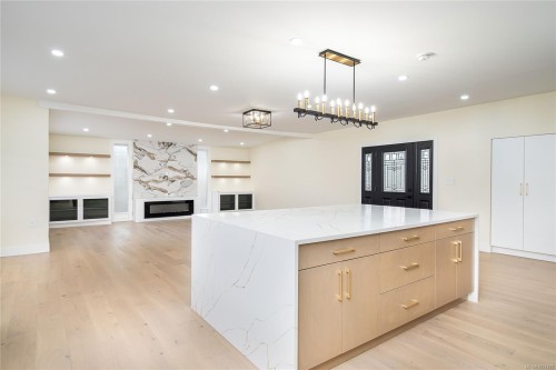 1579 Kenmore Rd, Saanich, BC 