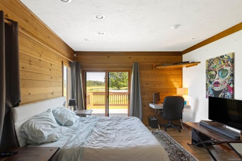 9775 West Saanich Rd, North Saanich, BC 