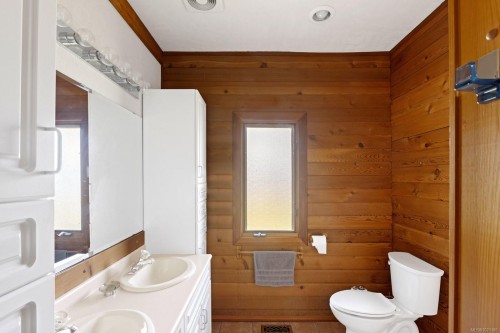 9775 West Saanich Rd, North Saanich, BC 