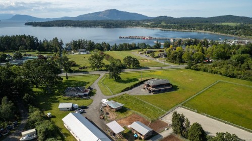 9775 West Saanich Rd, North Saanich, BC 