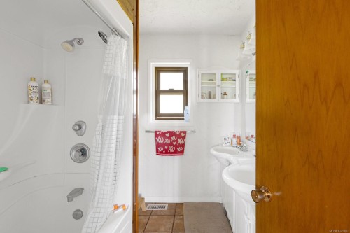 9775 West Saanich Rd, North Saanich, BC 