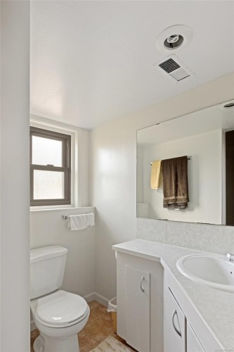 9775 West Saanich Rd, North Saanich, BC 