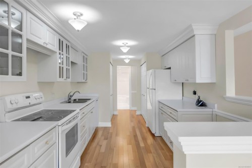 405-420 Linden Ave, Victoria, BC - Indoor Photo Showing Kitchen With Double Sink