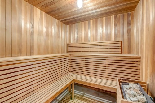 405-420 Linden Ave, Victoria, BC - Indoor Photo Showing Other Room