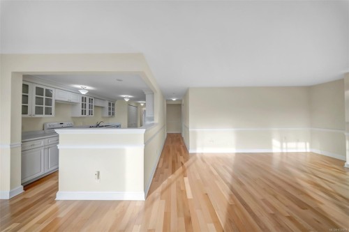 405-420 Linden Ave, Victoria, BC - Indoor Photo Showing Other Room