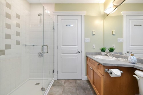 1-1515 Camosun St, Victoria, BC 