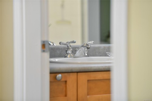 1-1515 Camosun St, Victoria, BC 