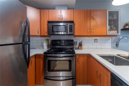105-2747 Jacklin Rd, Langford, BC - Indoor Photo Showing Kitchen