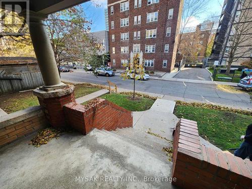 50 Dundonald Street, Toronto, ON - Outdoor