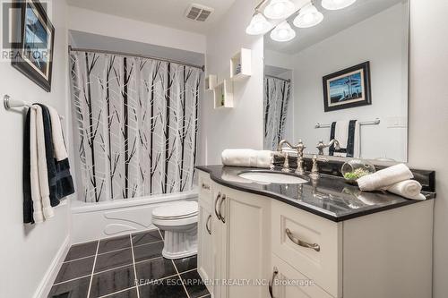 7575 Milburough Line, Milton, ON - Indoor Photo Showing Bathroom