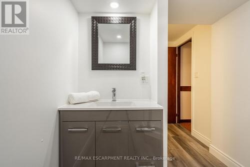 7575 Milburough Line, Milton, ON - Indoor Photo Showing Bathroom