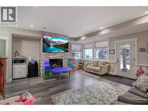 1509 Mount Royal Ridge, Cranbrook, BC - Indoor Photo Showing Living Room With Fireplace