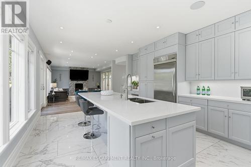 271 Oakhill Road, Mississauga, ON - Indoor Photo Showing Kitchen With Double Sink With Upgraded Kitchen