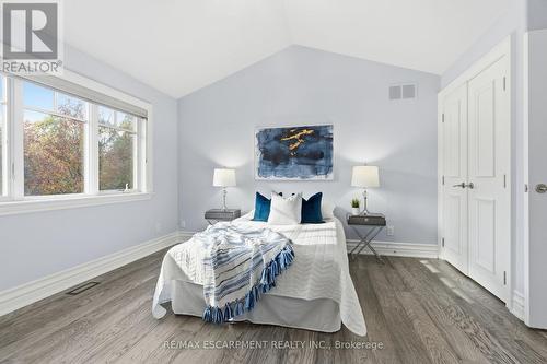271 Oakhill Road, Mississauga, ON - Indoor Photo Showing Bedroom