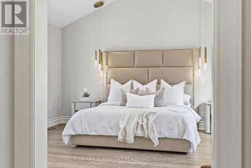 271 Oakhill Road, Mississauga, ON - Indoor Photo Showing Bedroom