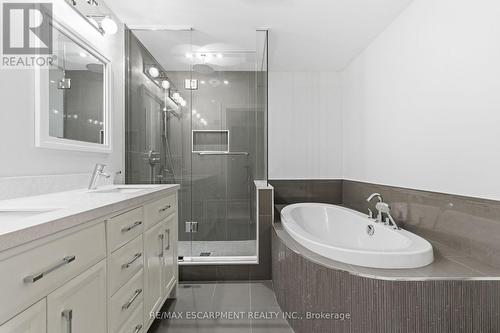 271 Oakhill Road, Mississauga, ON - Indoor Photo Showing Bathroom